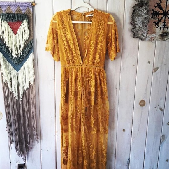 Last one! Boho Lace Maxi Dress - Picture 4 of 4