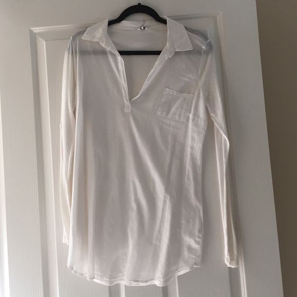 Splendid white tunic style blouse with pocket