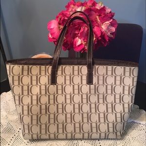 Selling a very good condition Carolina Herrera