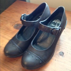 Dansko Fanny size 37 / 7 leather wedges