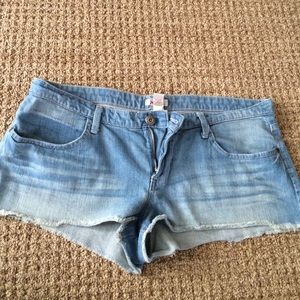 🚨DONATING SOON! Classic Mudd jean shorts