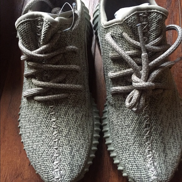 Brand new yeezy 350 authentic men's size 5 - Picture 2 of 3