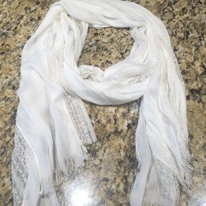 White/lace scarf