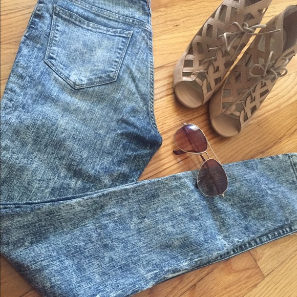 Acid washed high waisted jeans