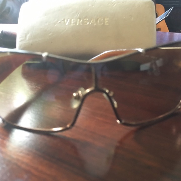 VINTAGE AUTHENTIC VERSACE GOLD SUNNIES - Picture 2 of 3