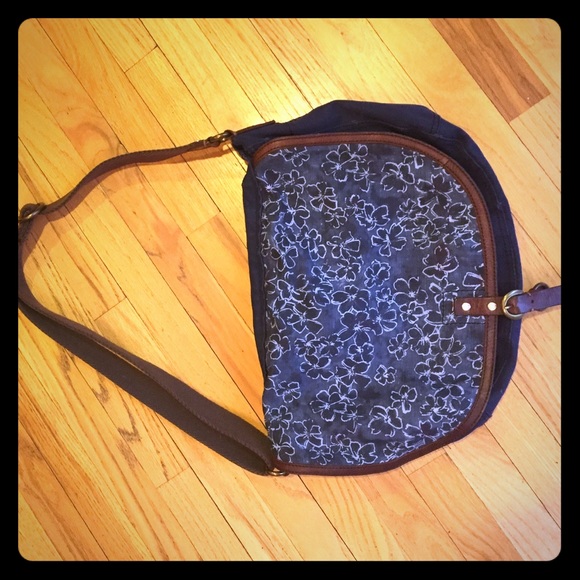 Lucky brand messenger bag
