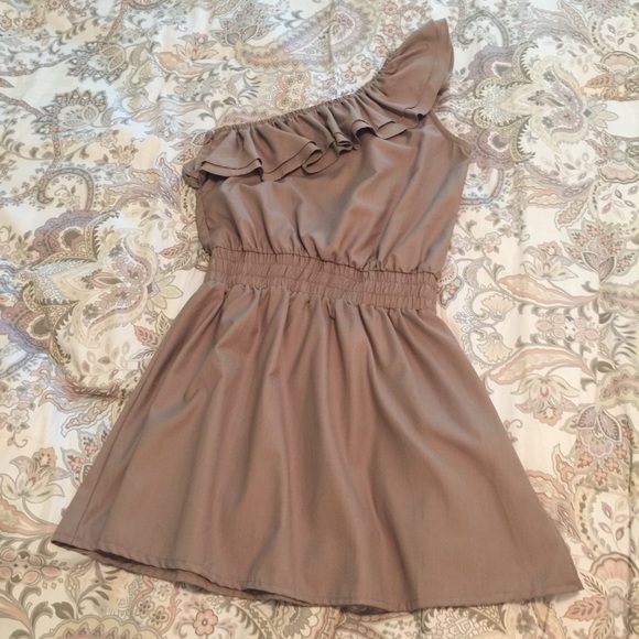 One shoulder mini dress. Only worn once. Size: s. - Picture 1 of 4