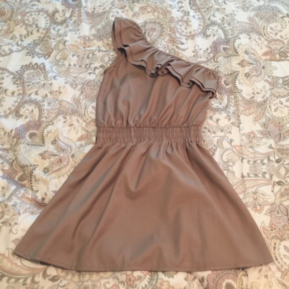 One shoulder mini dress. Only worn once. Size: s. - Picture 2 of 4