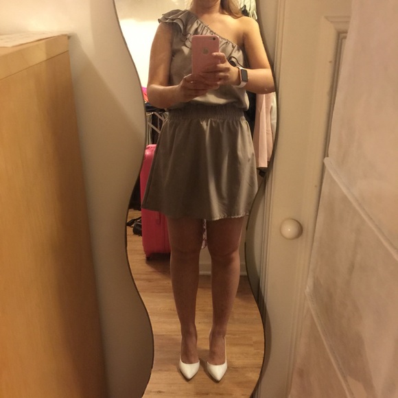 One shoulder mini dress. Only worn once. Size: s. - Picture 4 of 4