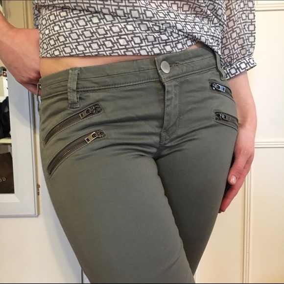 Skinny khaki pants