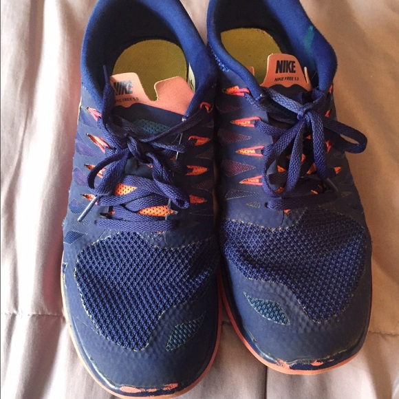 Women's Nike tennis shoes