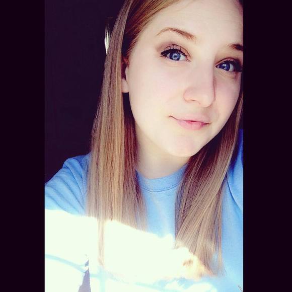 Meet your Posher, Emily - Picture 1 of 1