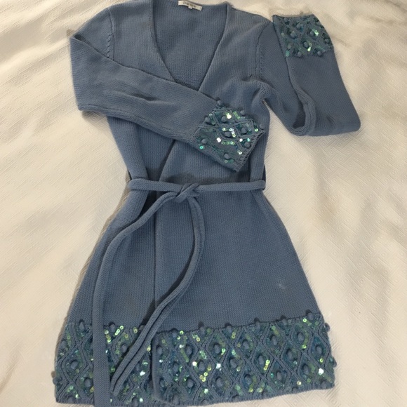 Light blue sweater ties at the waist. - Picture 2 of 4