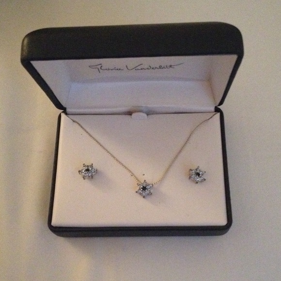 Gloria Vanderbilt Earrings and Necklace Set