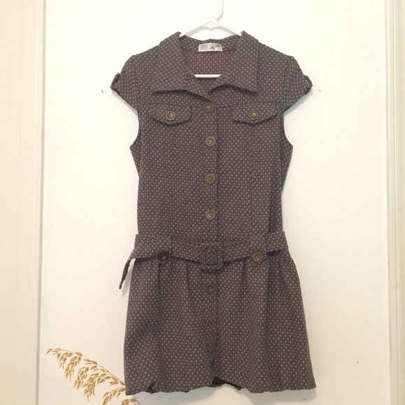 A cute winter dress. Size: s with adjustable belt.