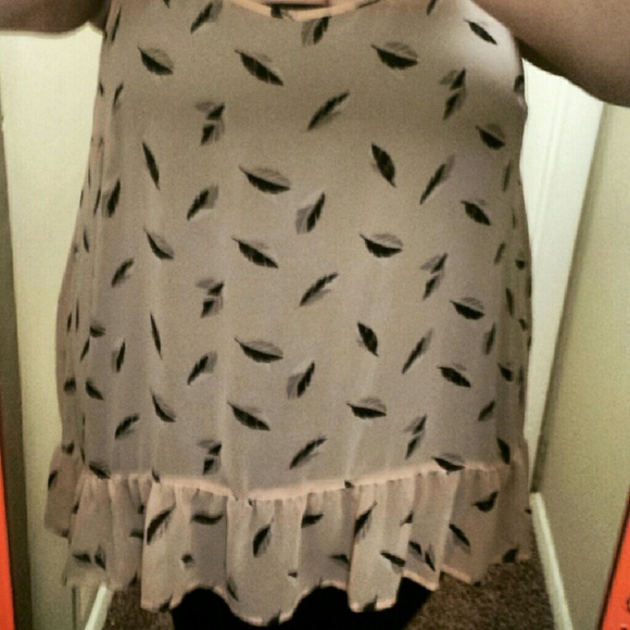 Sold!!! Feather Print Ruffle Hi-Low Top - Picture 4 of 4