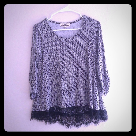 Hippie Rose 3/4 length back and white blouse.