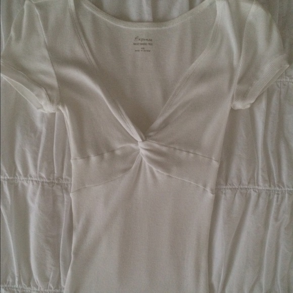 Express sexy basic tee white XS Excellent! So cute - Picture 1 of 4