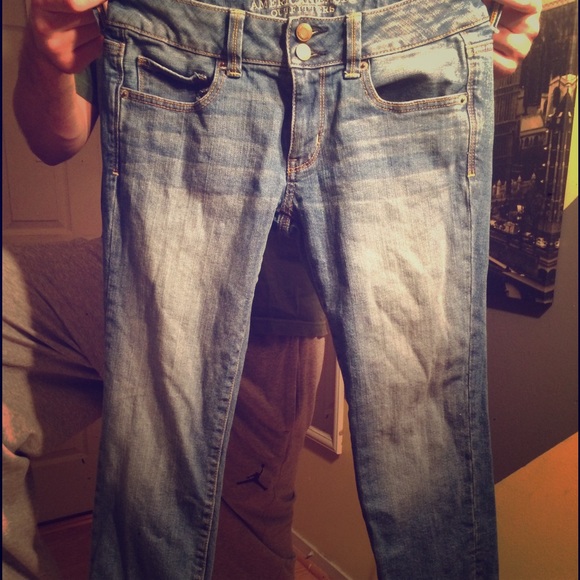 AMERICAN EAGLE CROP JEANS LIGHT WASH