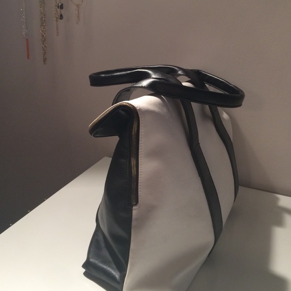 Large roomy classy bag