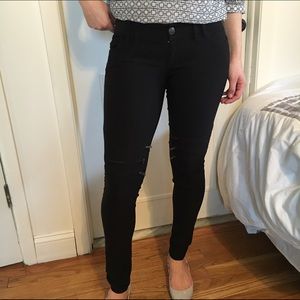 Black skinny pants