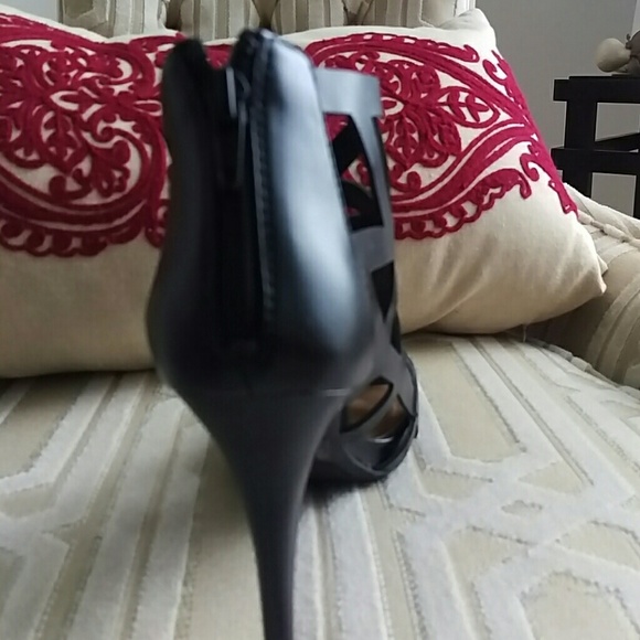 Heels - Picture 2 of 3