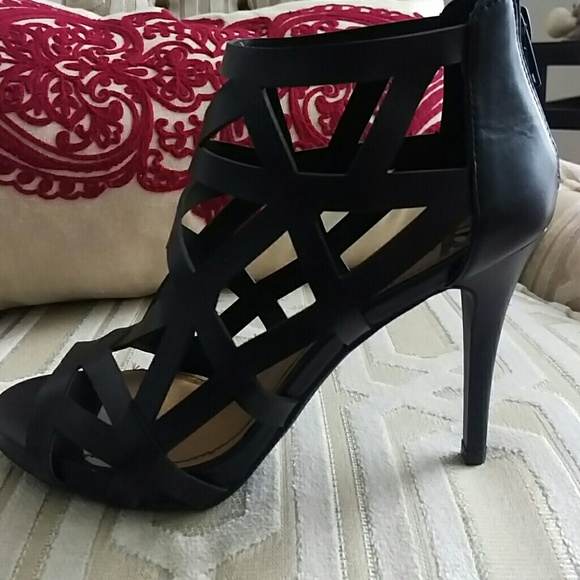 Heels - Picture 3 of 3