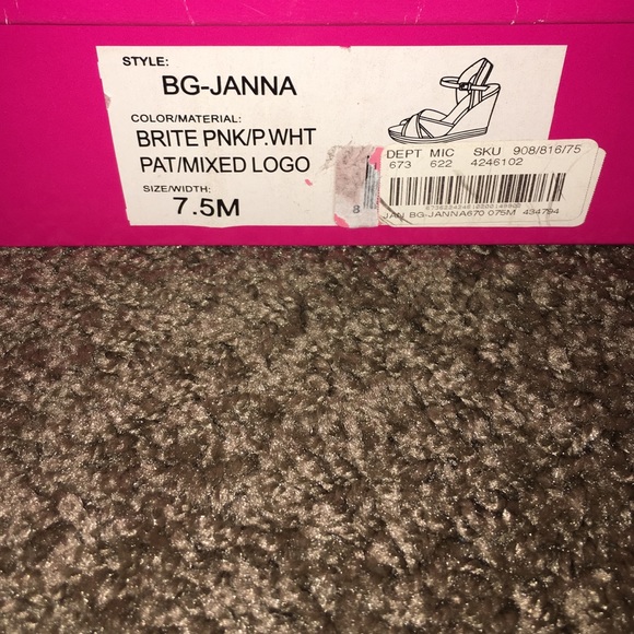 BCBG WEDGE