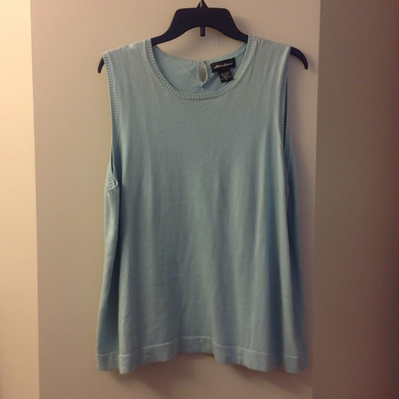 2x sleeveless sweater. Beautiful soft color