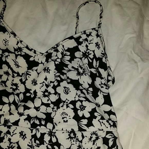 💀SOLD💀B&W Floral Short & Flirty Sundress - Picture 4 of 4