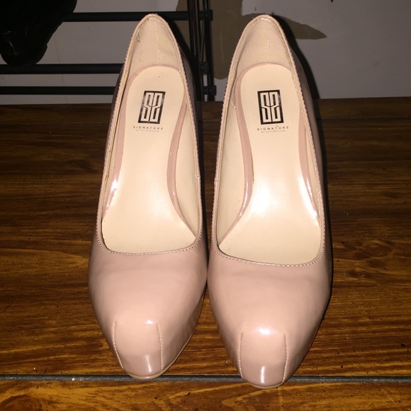 Shoe Dazzle Shoes - Nude Heels