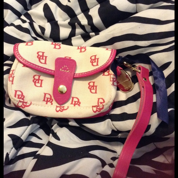Dooney and Bourke wristlet - Picture 1 of 4