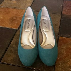 NWOT Kelly & Katie heels