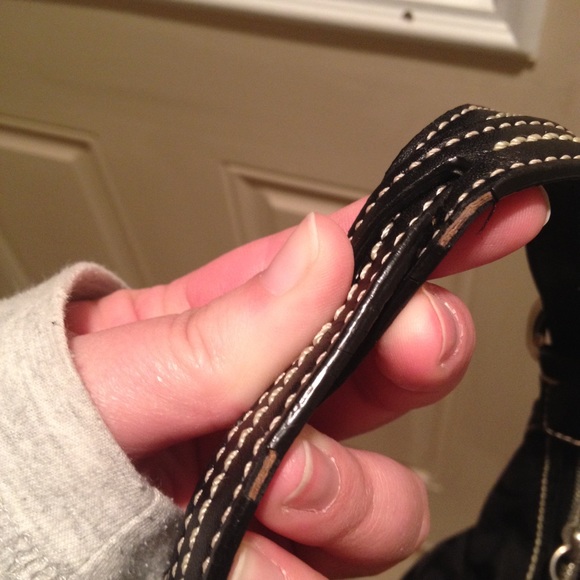 Black Coach Small Signature Shoulder Bag - Picture 3 of 4