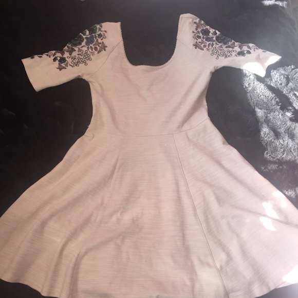 Embroidered sleeved free people dress - Picture 1 of 3