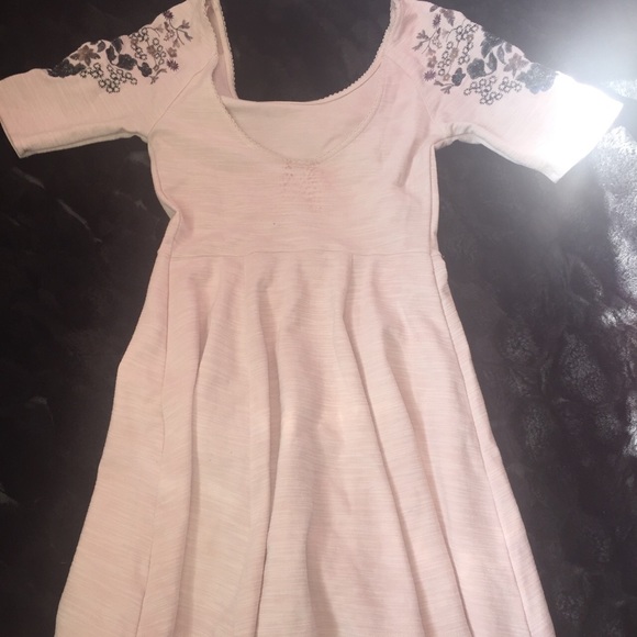 Embroidered sleeved free people dress - Picture 3 of 3