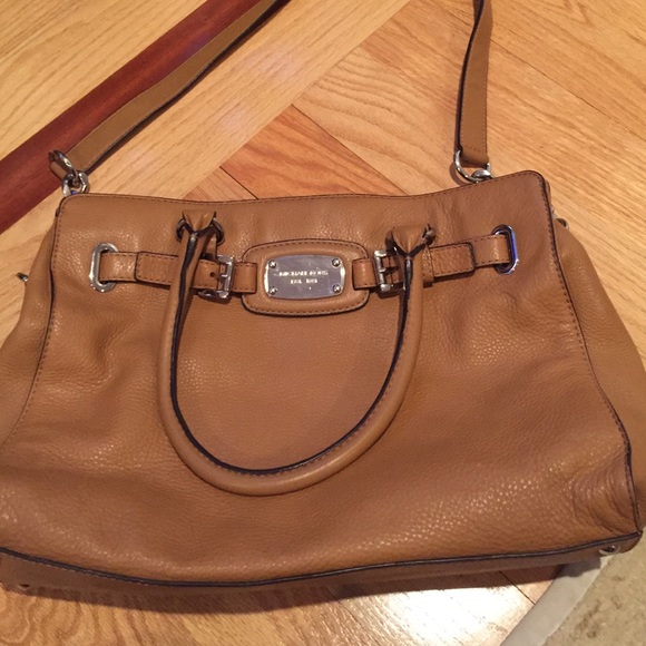 Michael Kors standard leather bag