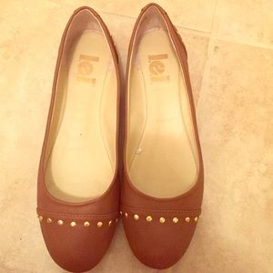 NWOT Cognac/Gold flats