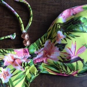 Bikini halter top Hawaiian 🍃🌺