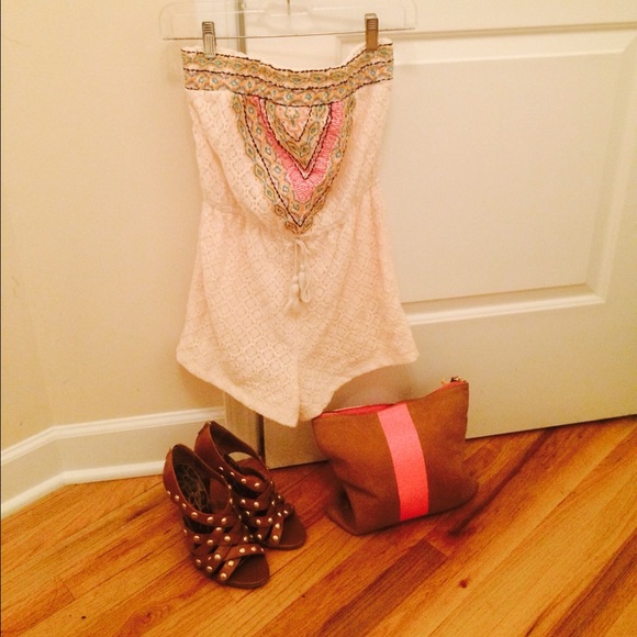 Embroidered romper XS
