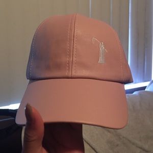 Adjustable stay low key hat