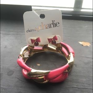 **DONATING AT THE END OF MAY!! Jewelry set.