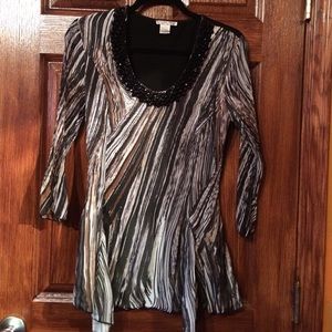 Super cute shirt with black gems around neck