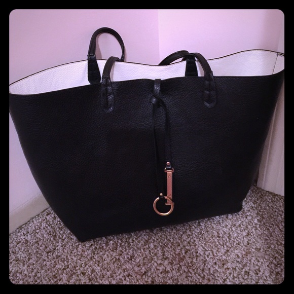 Handbags - Reversible black and white tote