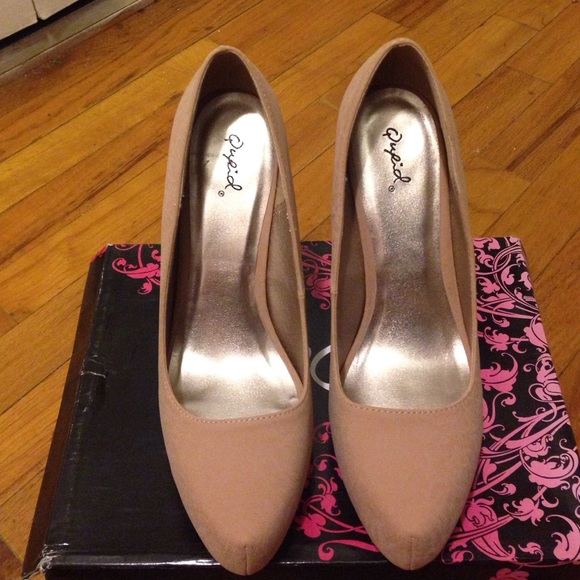 Almond toe heels