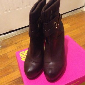 Brown boot pumps
