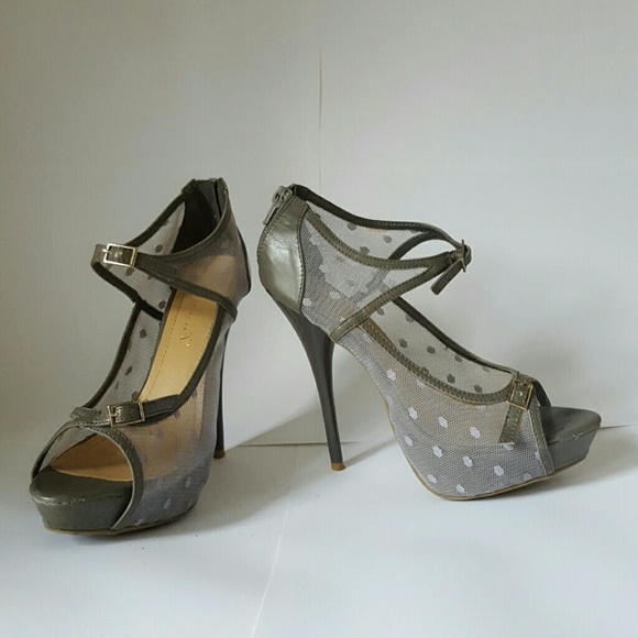 Grey and white mesh pumps