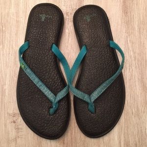 Sanuks Size 7 Teal Gently Worn