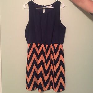 Super cute Navy and chevron dress! • XL