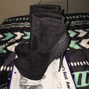 Black sparkled platform boots Black sparkled platform boots